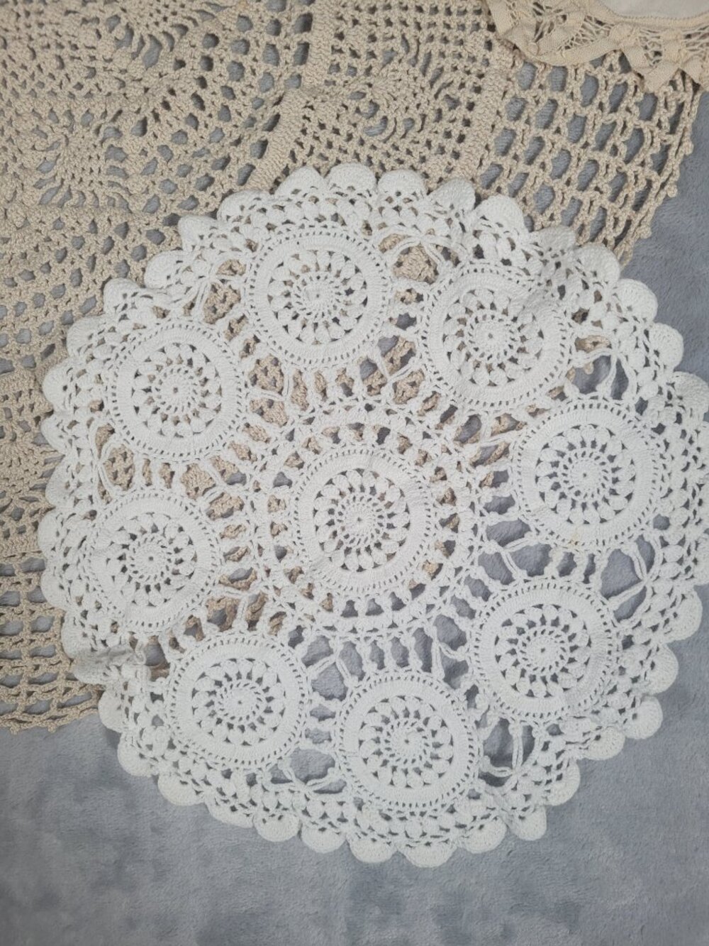 Vintage Crocheted Lace Doily Lot, Assorted Sizes 7 Piece Set Cream White - Picture 8 of 9